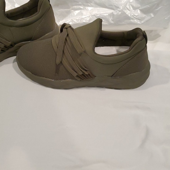 Shoes - Picture 2 of 3